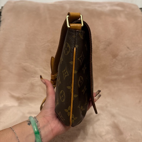 Vintage LV musette tango shoulder bag - Picture 9 of 16